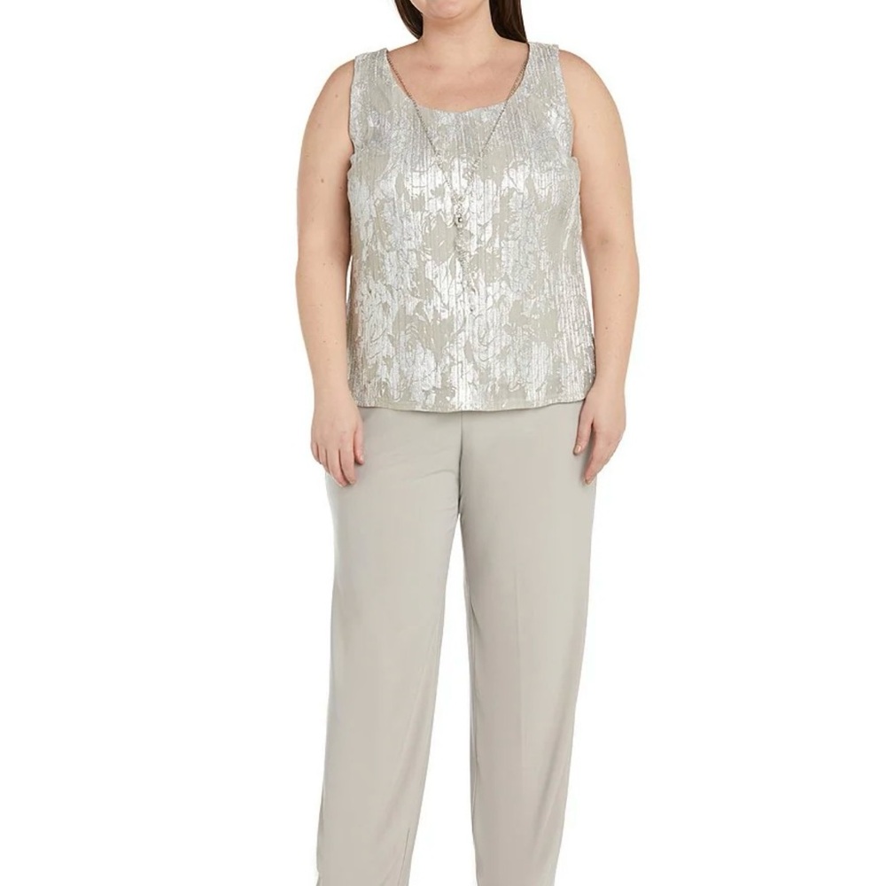 This is an R & M Richards Plus Size 3/4 Sleeve Round Neck 3-Piece Pant Set - Picture 4 of 6